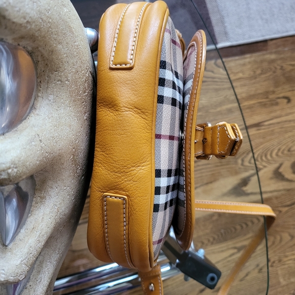 Burberry Haymarket Check Crossbody Bag. Rare Collectible..authentic!! w/COA - Picture 6 of 13